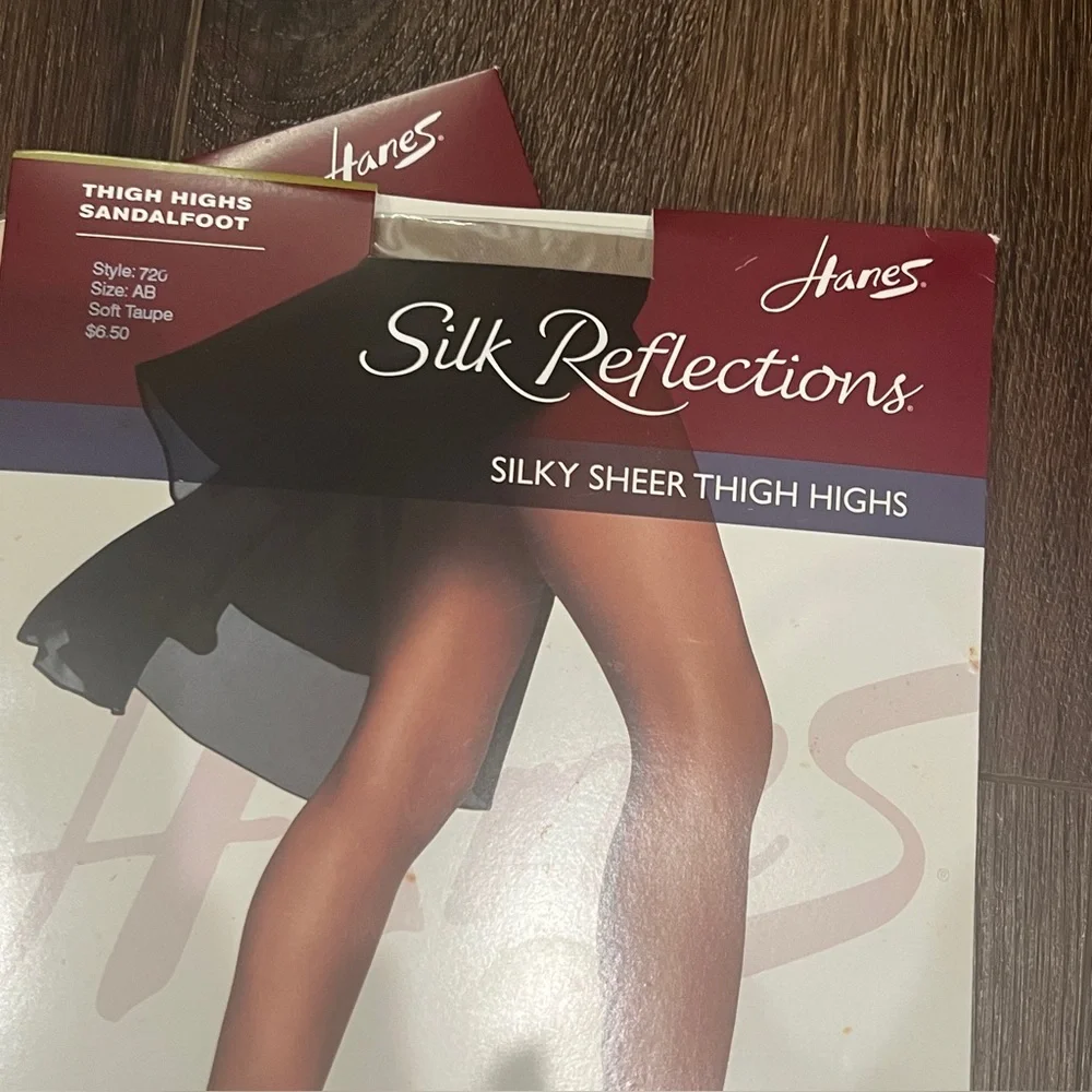 Hanes Silk Reflections Silky Sheer Thigh Highs - Nude